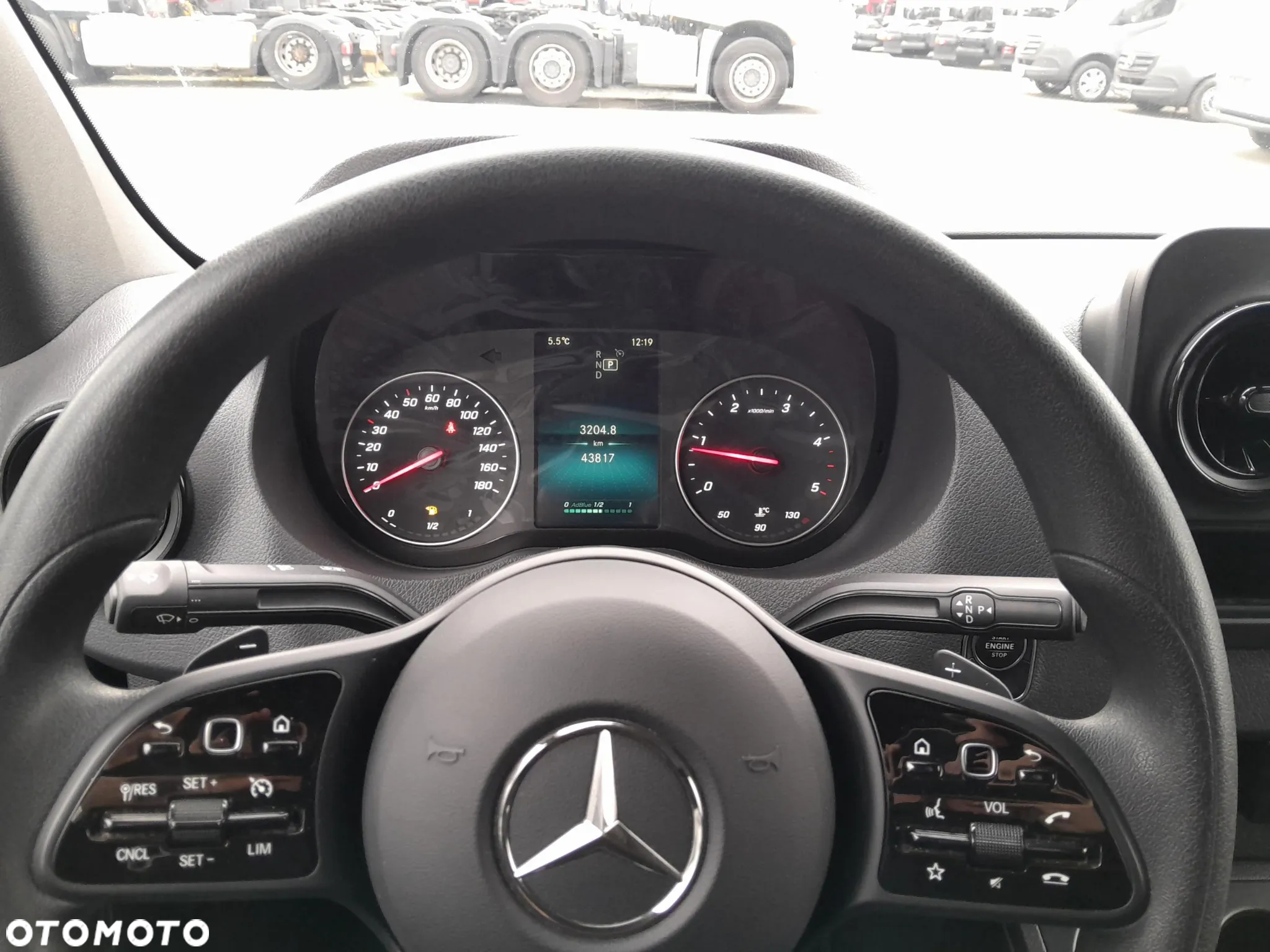 Mercedes-Benz Sprinter - 11