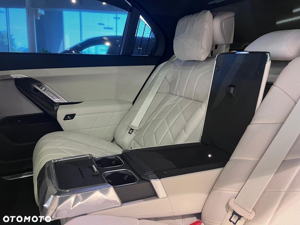 BMW Seria 7 740d xDrive mHEV sport - 28