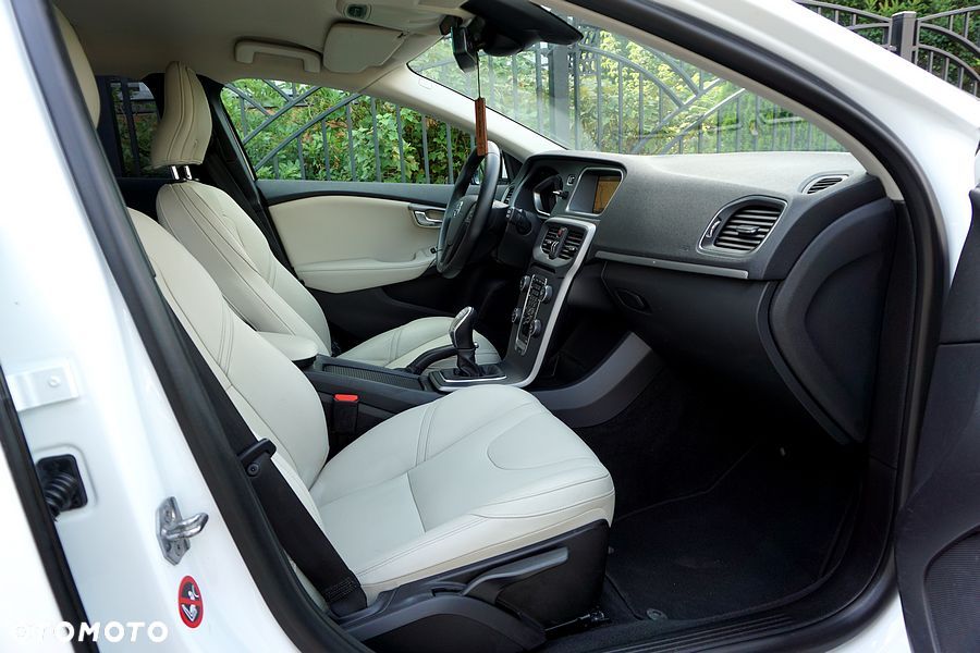 Volvo V40 D2 Summum - 29