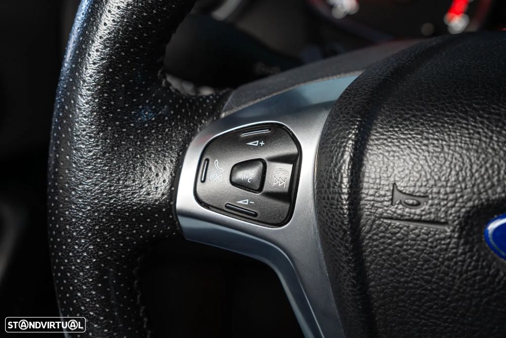 Ford Fiesta 1.6 EcoBoost c/ Pack Pele Desportiva ST - 16
