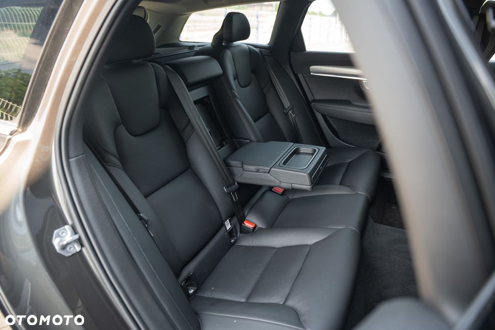 Volvo V90 D3 Geartronic Momentum Pro - 36