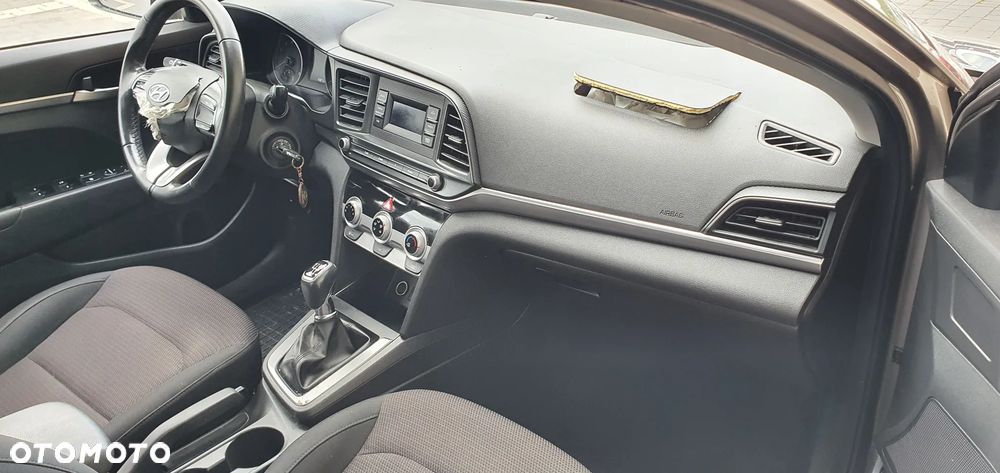 Hyundai Elantra - 14
