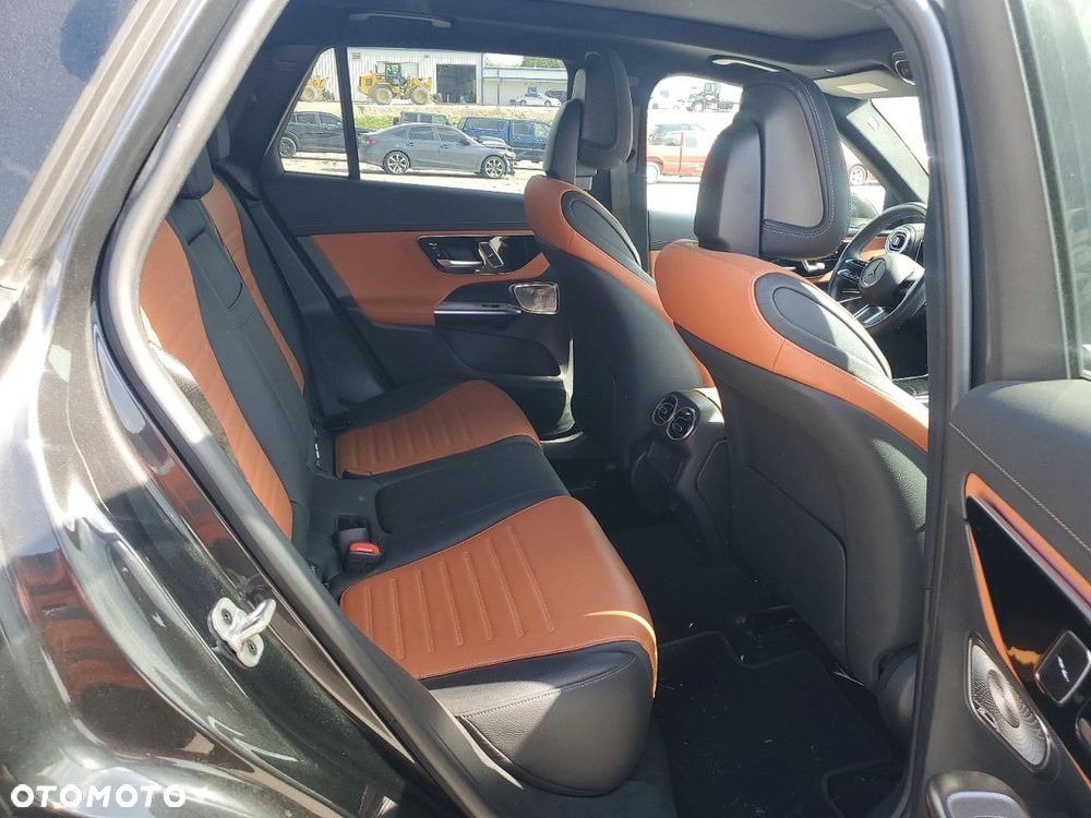 Mercedes-Benz GLC 300 4Matic 9G-TRONIC AMG Line Advanced - 11