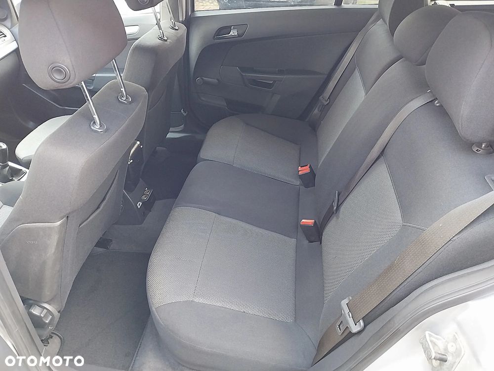 Opel Astra 1.6 Caravan Edition - 15