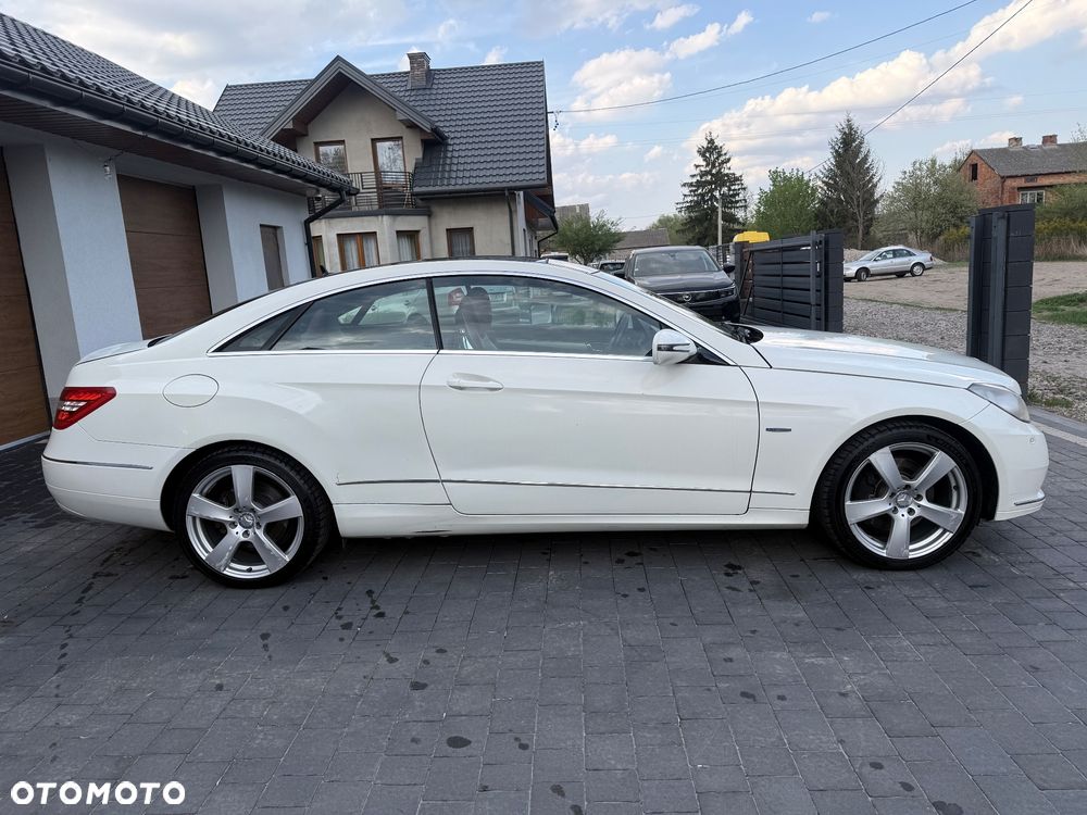 Mercedes-Benz Klasa E 300 BlueEFFICIENCY 7G-TRONIC Avantgarde - 14