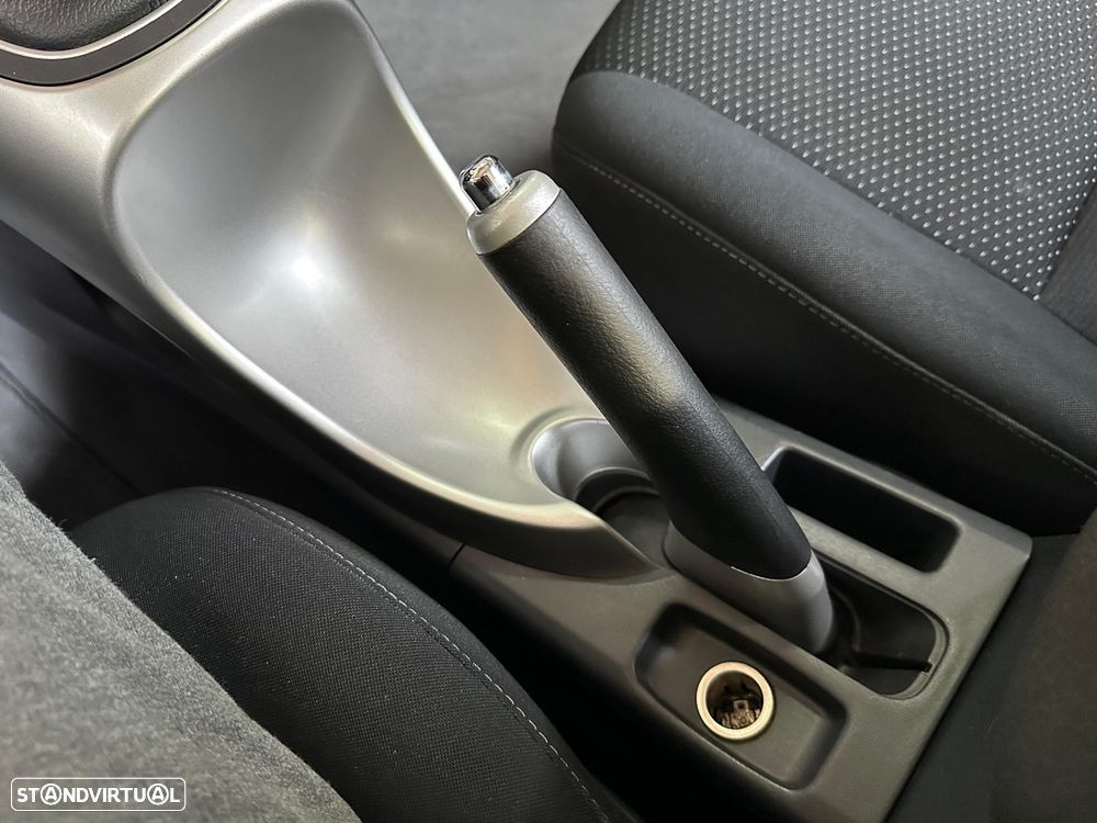 Toyota Auris 1.4 D-4D Exclusive+Navi - 26
