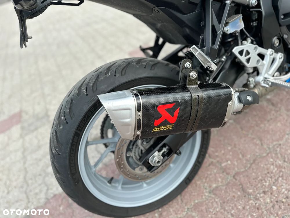 Suzuki GSX - 17
