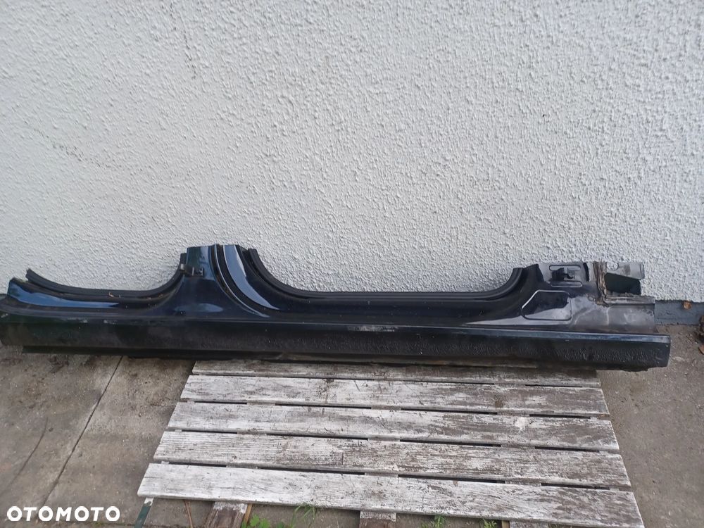 PRÓG PRAWY AUDI A4 B8 - 1
