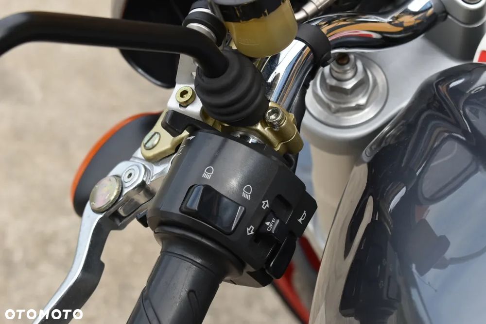 Ducati Monster - 22