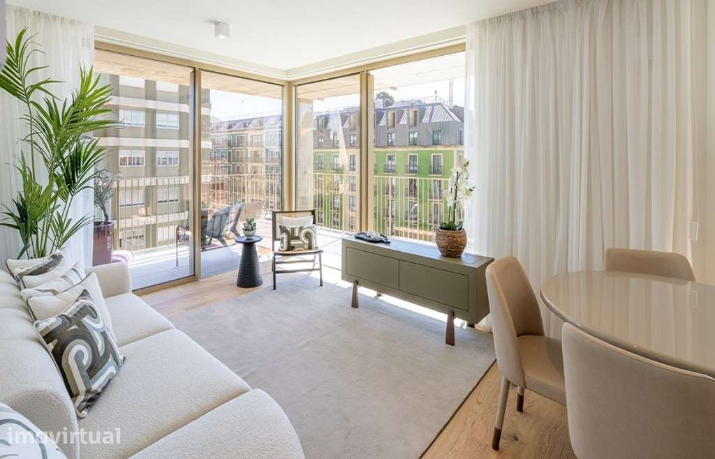 Fernão Magalhães 127: Apartamento T2, à venda, no centro do Porto - Grande imagem: 2/5