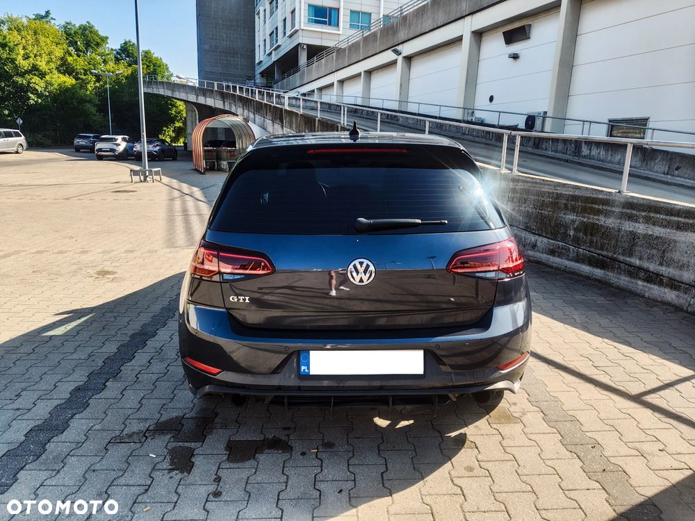 Volkswagen Golf - 5