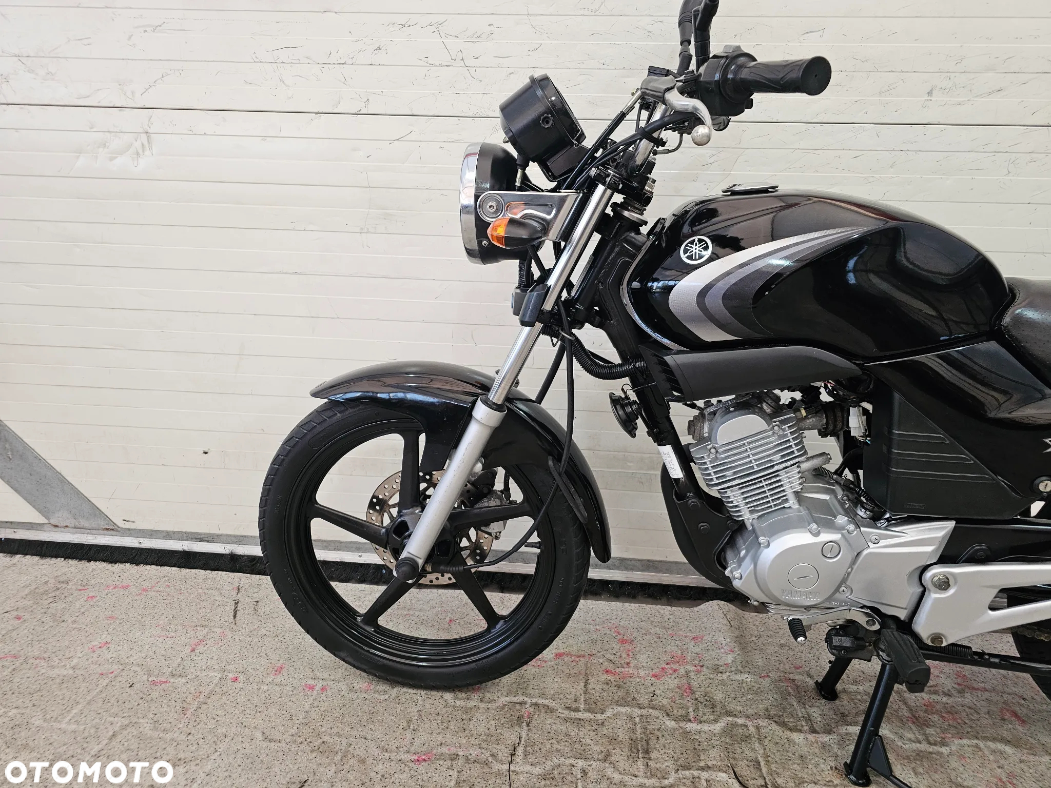 Yamaha YBR - 8