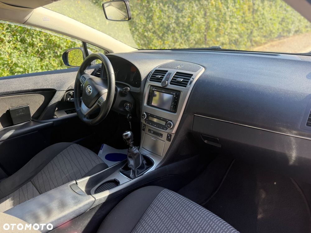 Toyota Avensis 2.0 D-4D - 30