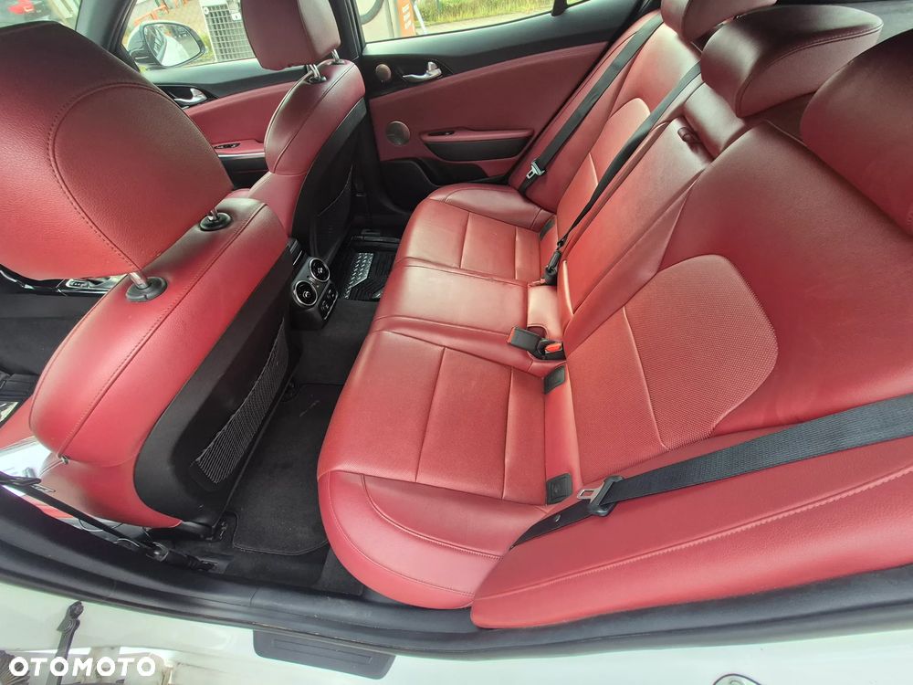 Kia Stinger 2.0 T-GDI GT Line - 11