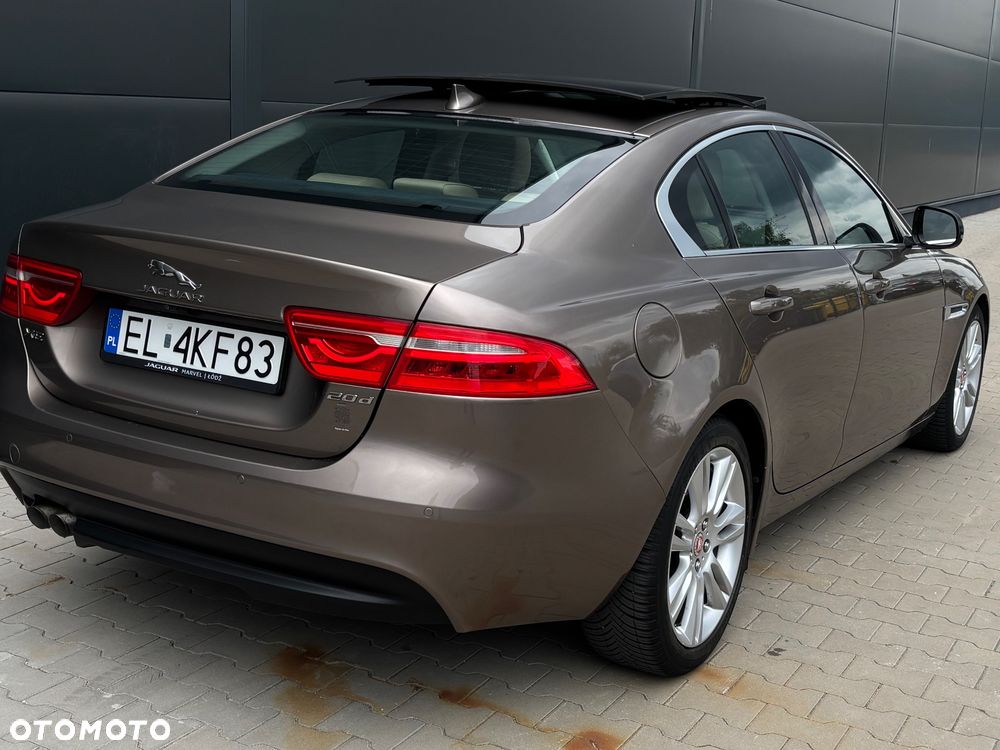 Jaguar XE 2.0 D Prestige - 6
