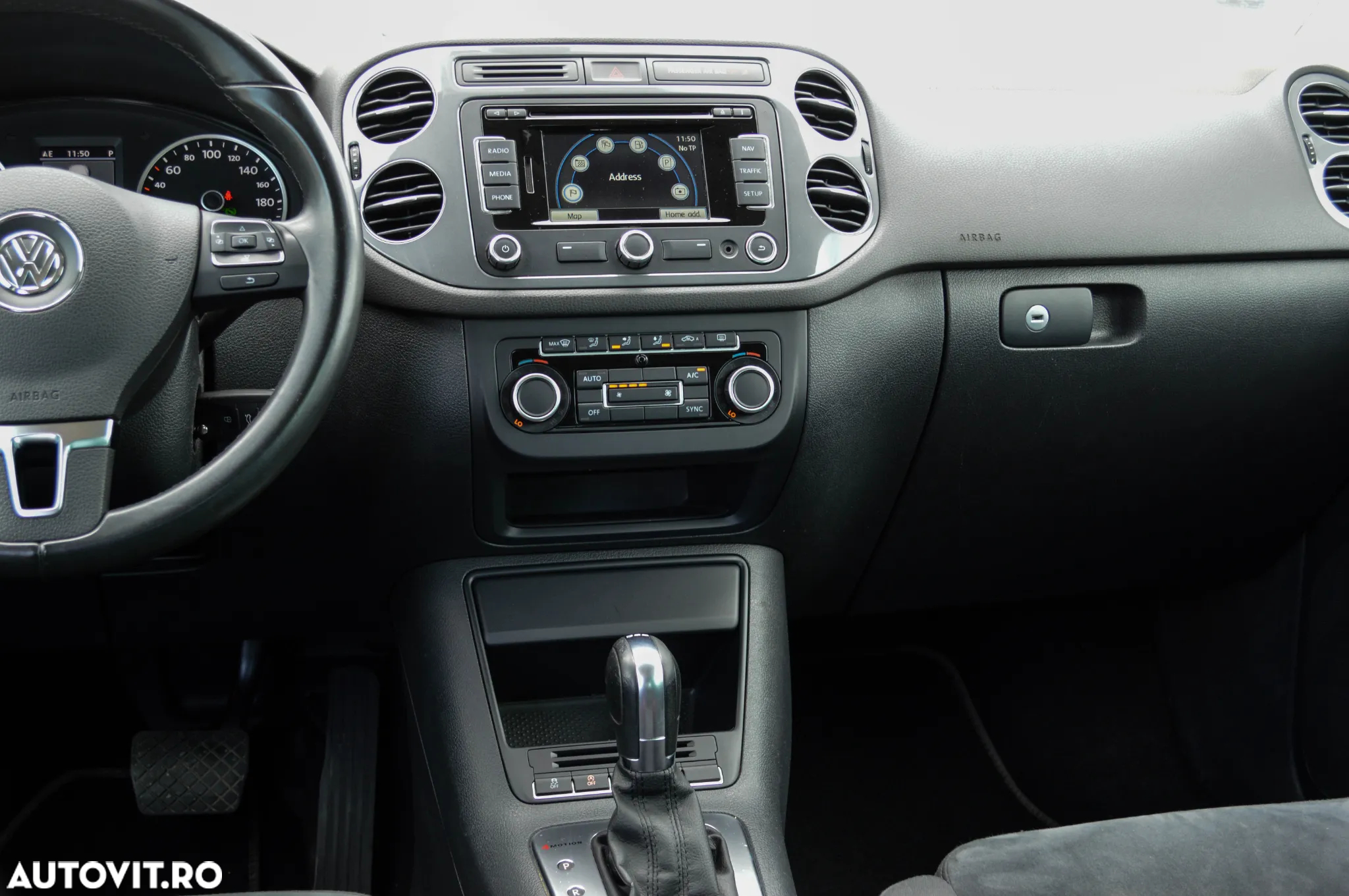 Volkswagen Tiguan 2.0 TDI DPF 4Motion BlueMotion Technology DSG Lounge Sport & Style - 28