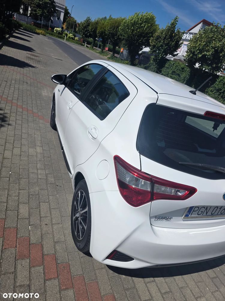 Toyota Yaris Hybrid 100 Selection Platinum - 3