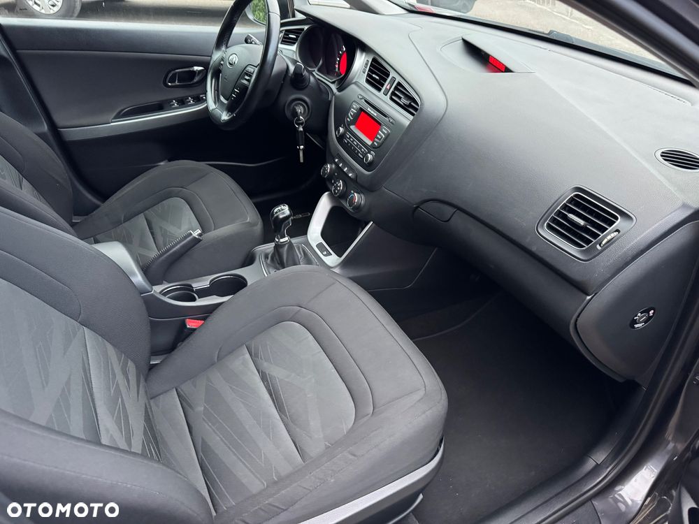 Kia Ceed 1.6 GDI ISG Dream Team Edition - 13