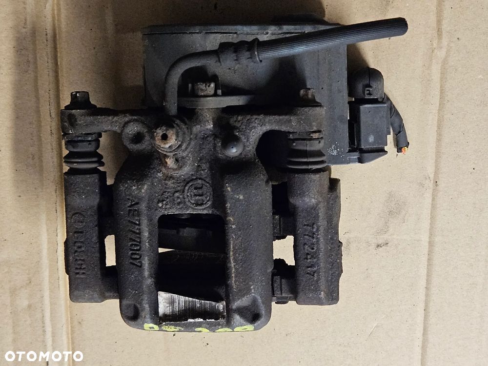 Peugeot 308 T9 zacisk hamulcowy tyl prawy lewy - 5