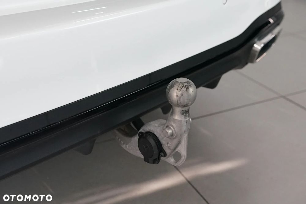 Mercedes-Benz Klasa C 300 4Matic T 9G-TRONIC AMG Line - 28