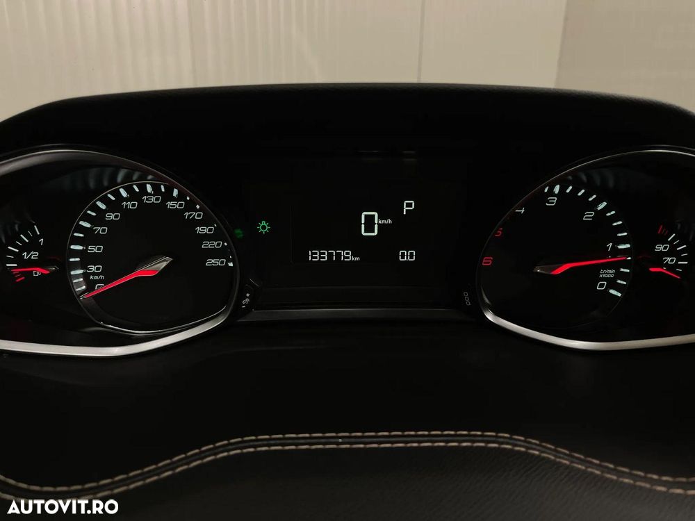 Peugeot 308 BlueHDi 130 EAT8 Stop & Start GT Pack - 29