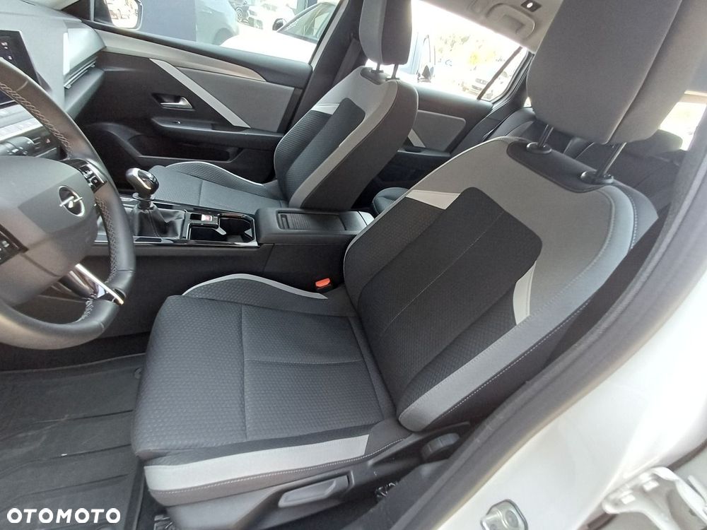 Opel Astra 1.2 T Edition S&S - 12