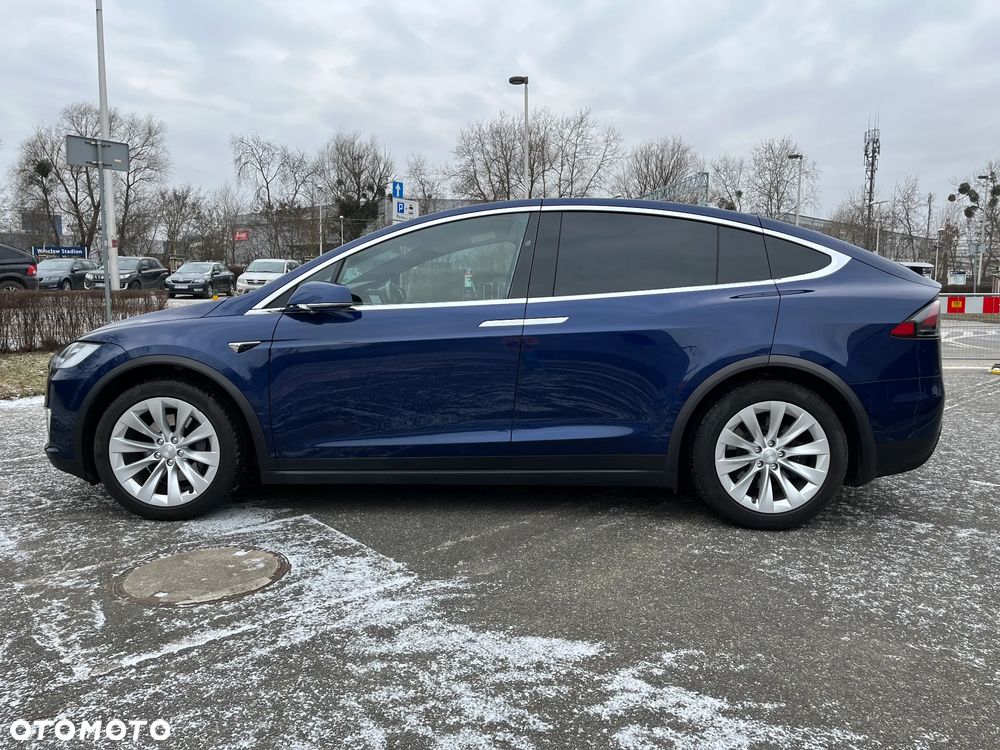 Tesla Model X 75 D - 8