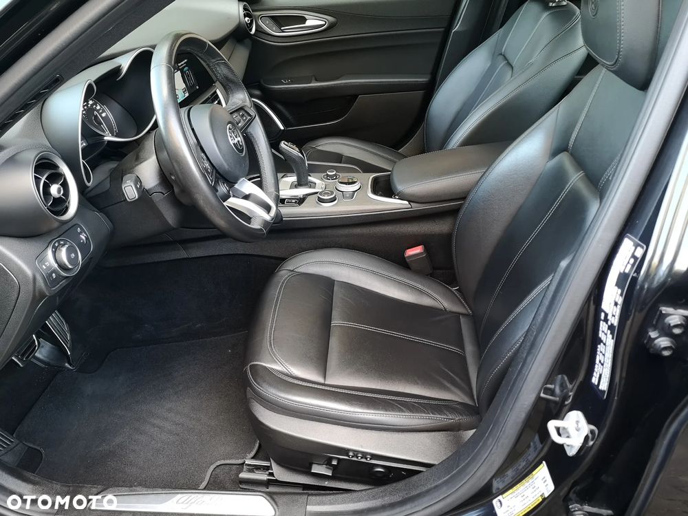 Alfa Romeo Giulia 2.0 Turbo 16V AT8-Q4 Ti - 25