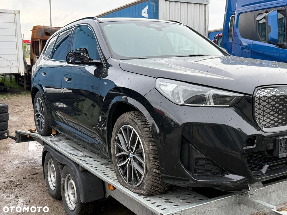 BMW iX1 xDrive30 M Sportpaket - 3