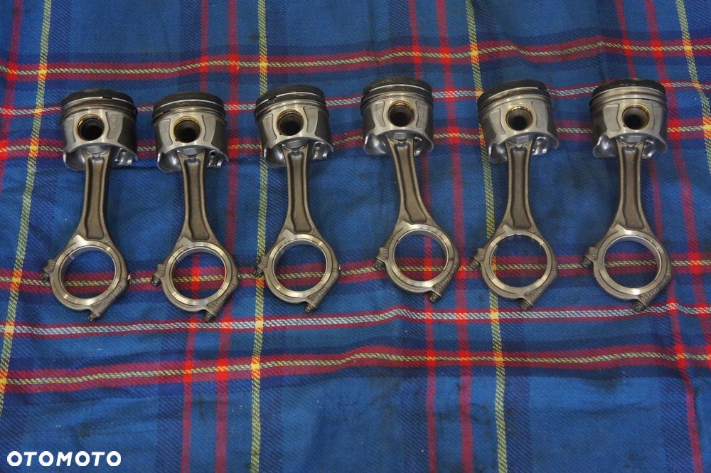 NR 498 Tłoki  Korbowody AUDI A6 4G0 3,0 320-326PS 059AJ - 2