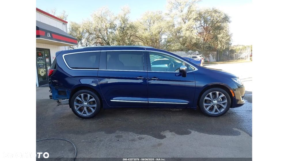 Chrysler Pacifica - 7