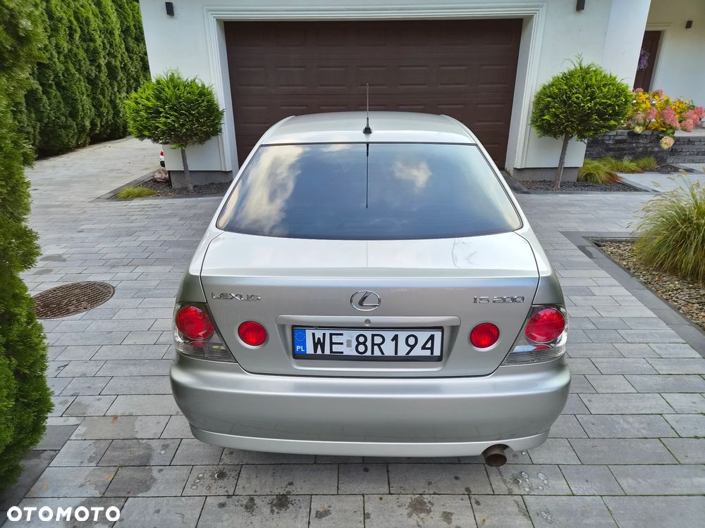 Lexus IS - 12