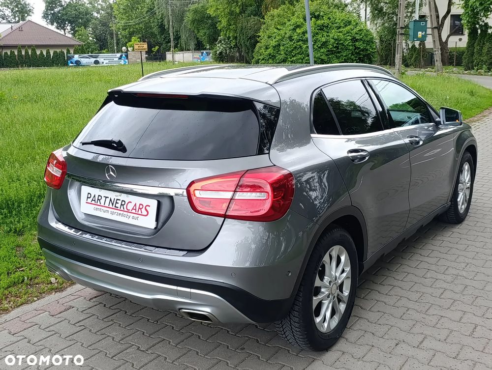 Mercedes-Benz GLA 220 d 4Matic 7G-DCT - 5