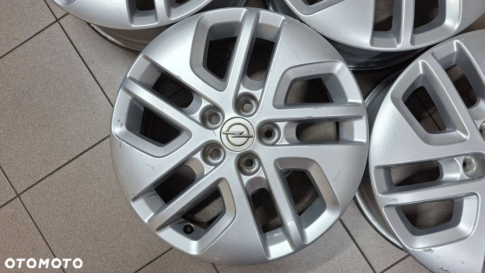 Felgi Aluminiowe 17 Renault Trafic III Opel Vivaro B 5x114.3 ET 50 - 2