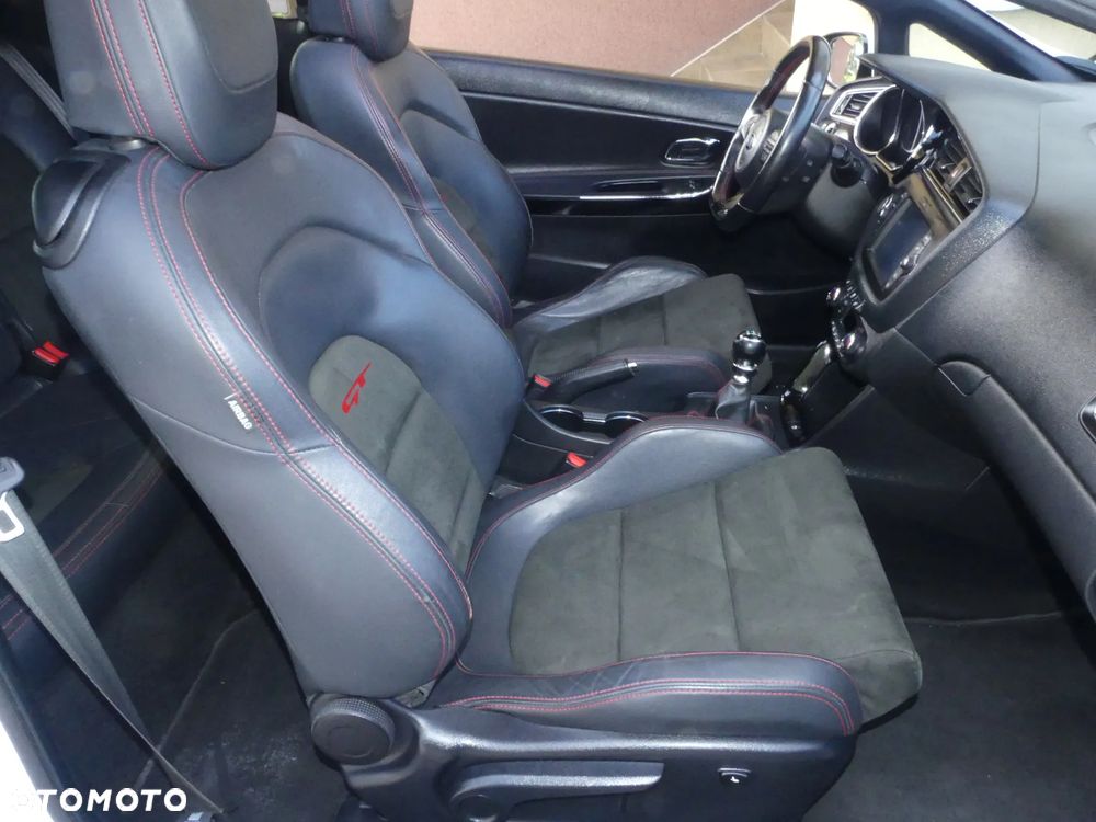 Kia Ceed - 37