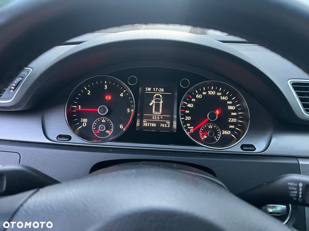 Volkswagen Passat 2.0 TDI Highline - 13