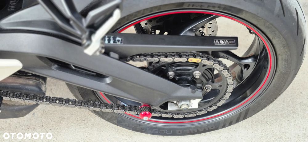 Triumph Street Triple - 19