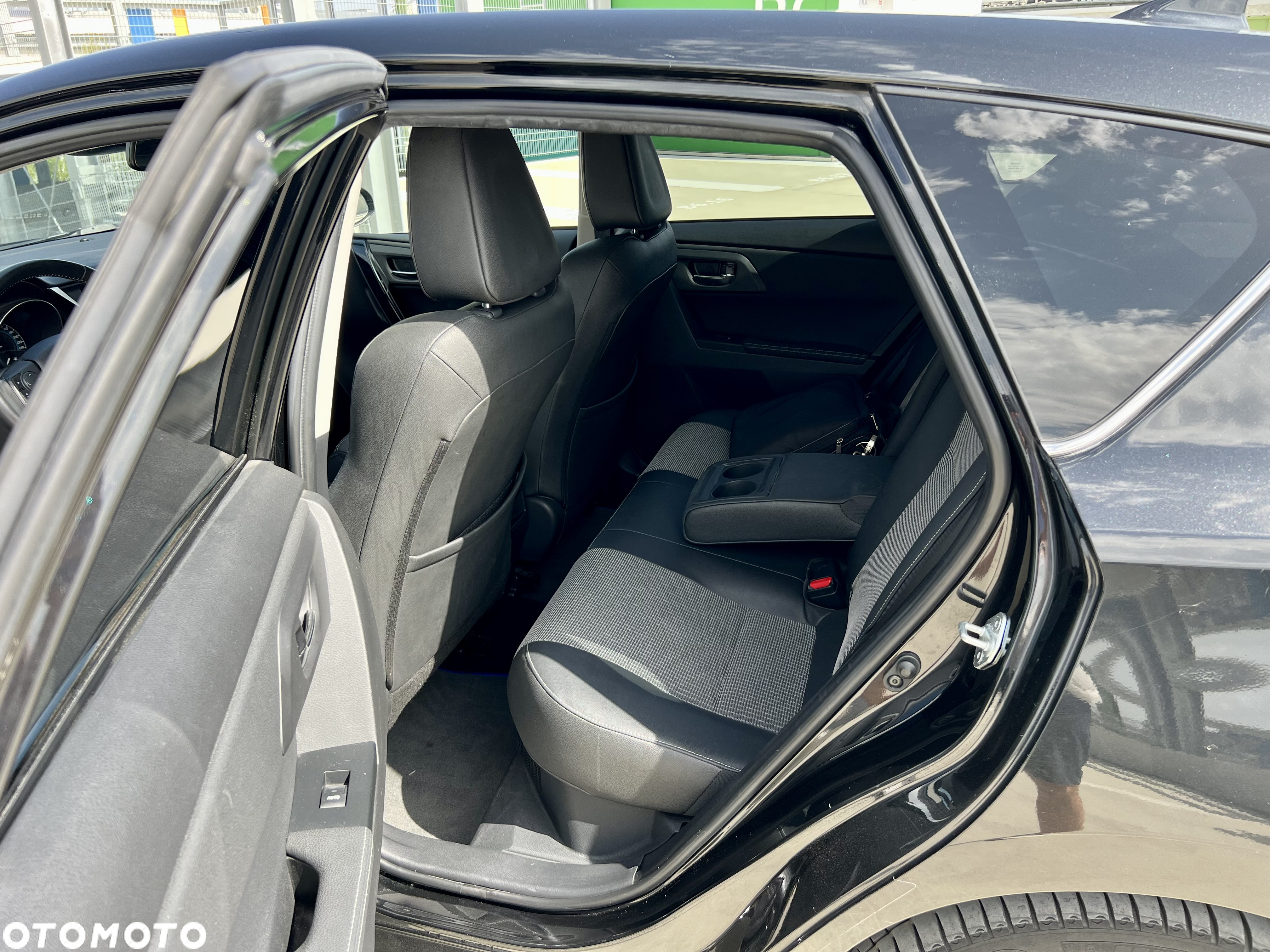 Toyota Auris 1.8 VVT-i Hybrid Automatik Executive - 26