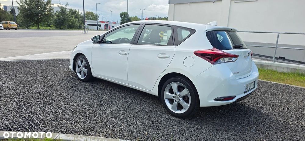 Toyota Auris 1.4 D-4D Premium - 4