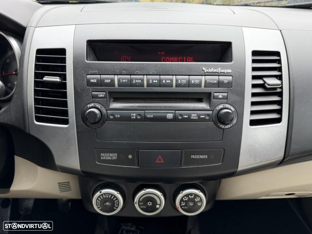 Mitsubishi Outlander 2.0 DI-D Intense 4WD - 21