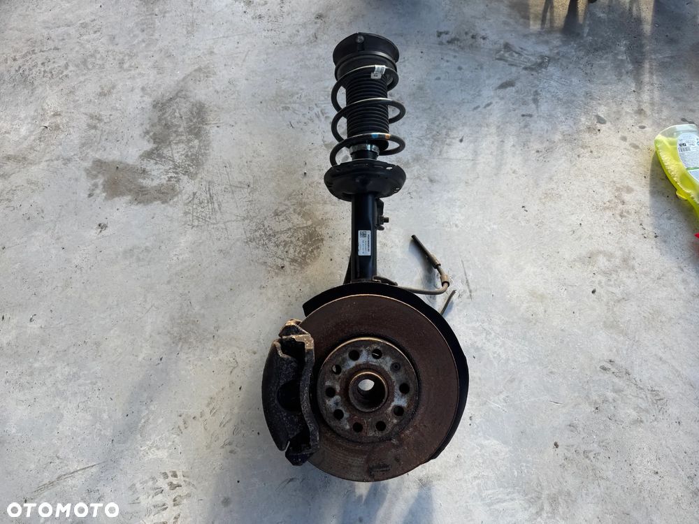 ZWROTNICA AMORTYZATOR LEWY MCPERSON GOLF 7 OCTAVIA 3 A3 8V 5Q0413023HM - 1