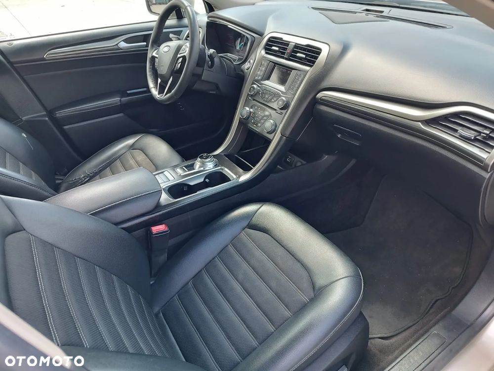 Ford Fusion - 11