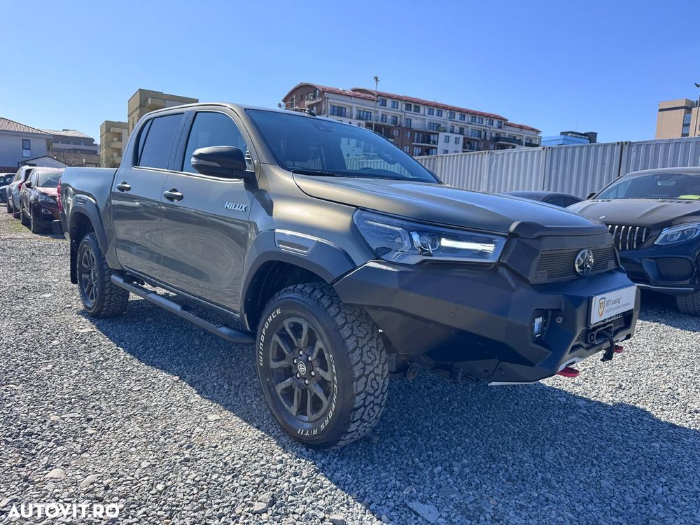 Toyota Hilux 2.8D 204CP 4x4 Double Cab AT Invincible - 2
