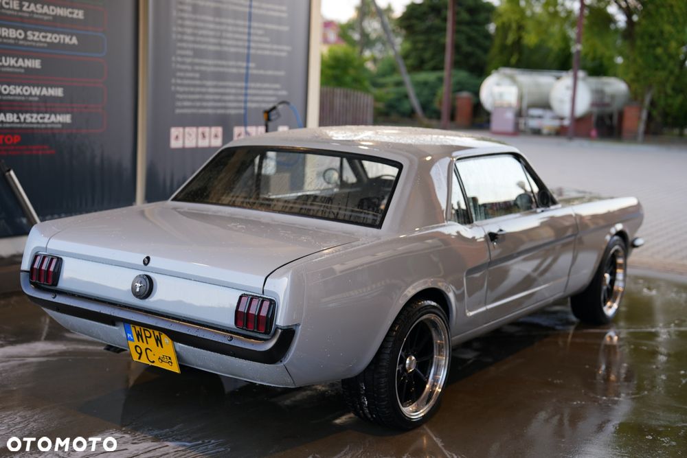 Ford Mustang - 9