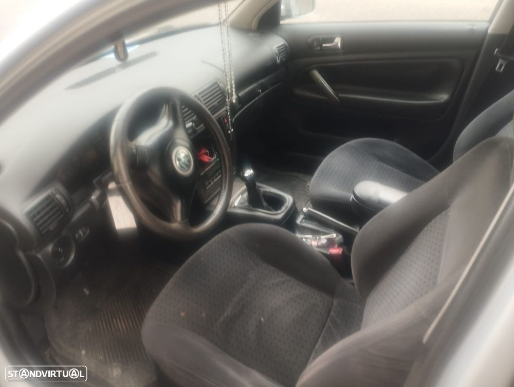 VW Passat 1.9 TDi Confortline - 14