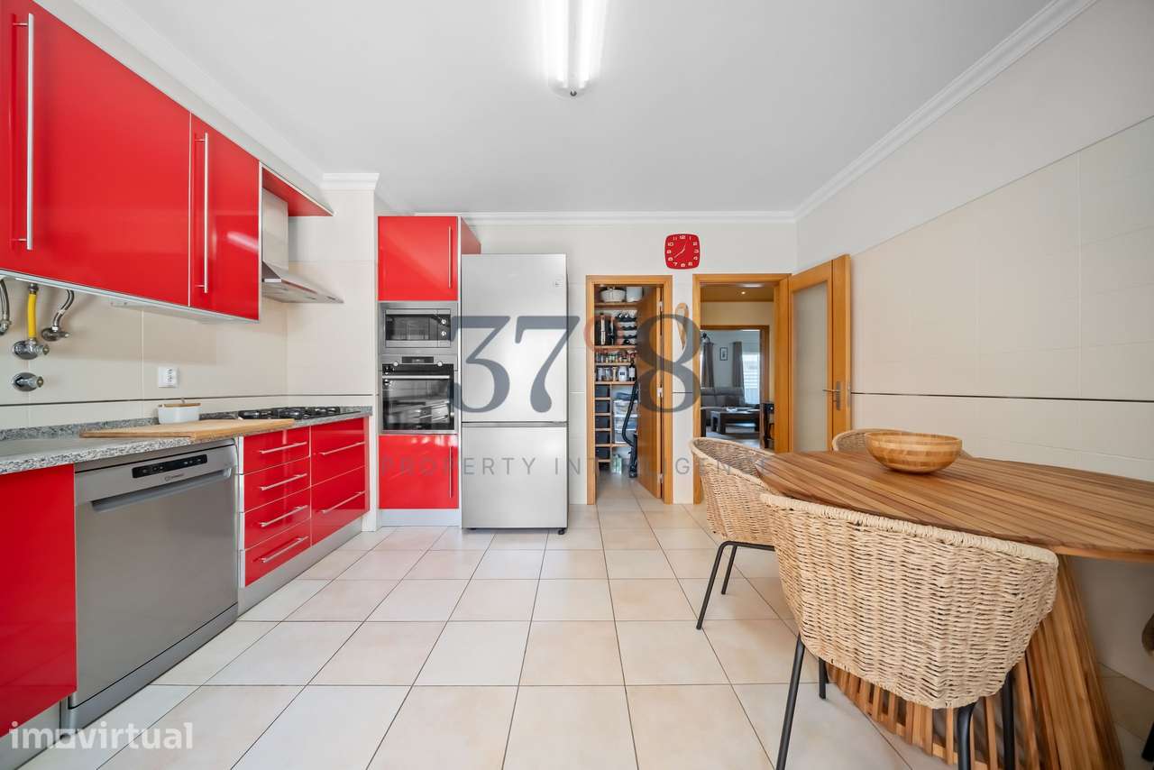 Tavira: Apartamento Espaçoso de 3 Quartos Perto do Centro Histórico — - Grande imagem: 3/28