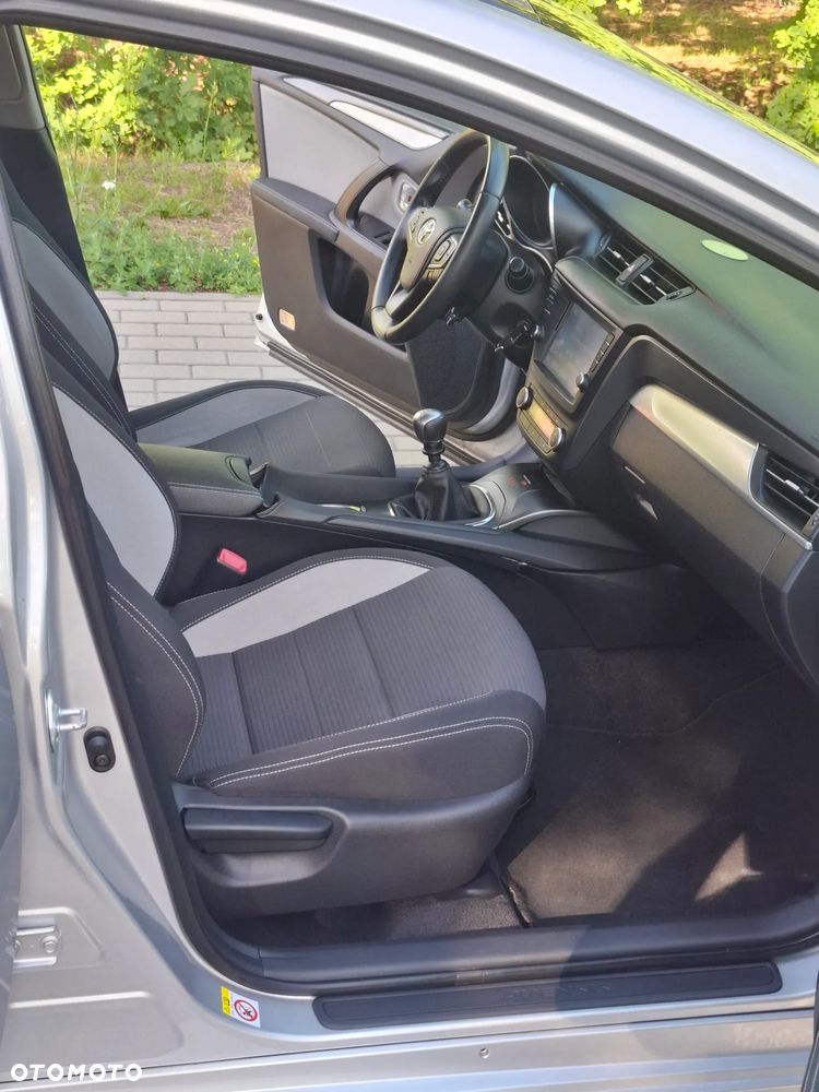 Toyota Avensis Touring Sports 1.6 D-4D Comfort - 16