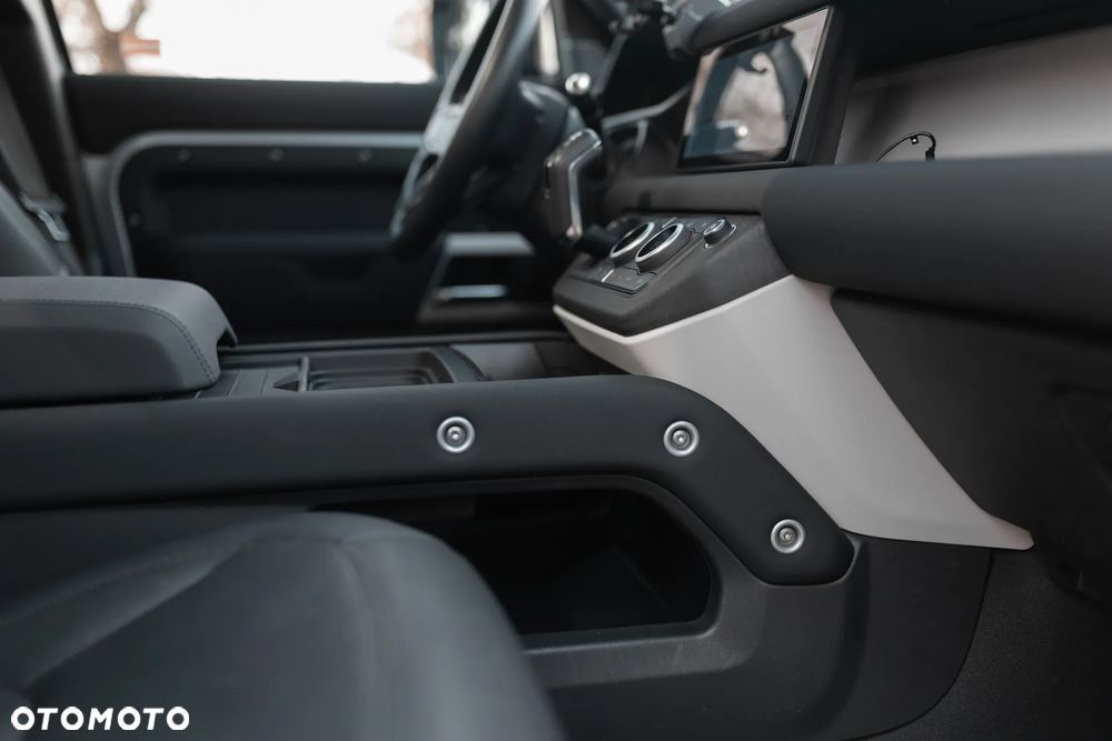 Land Rover Defender 3.0 P400 mHEV First Edition - 30