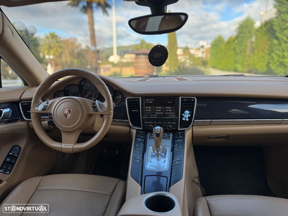 Porsche Panamera 4 PDK Platinum Edition - 14