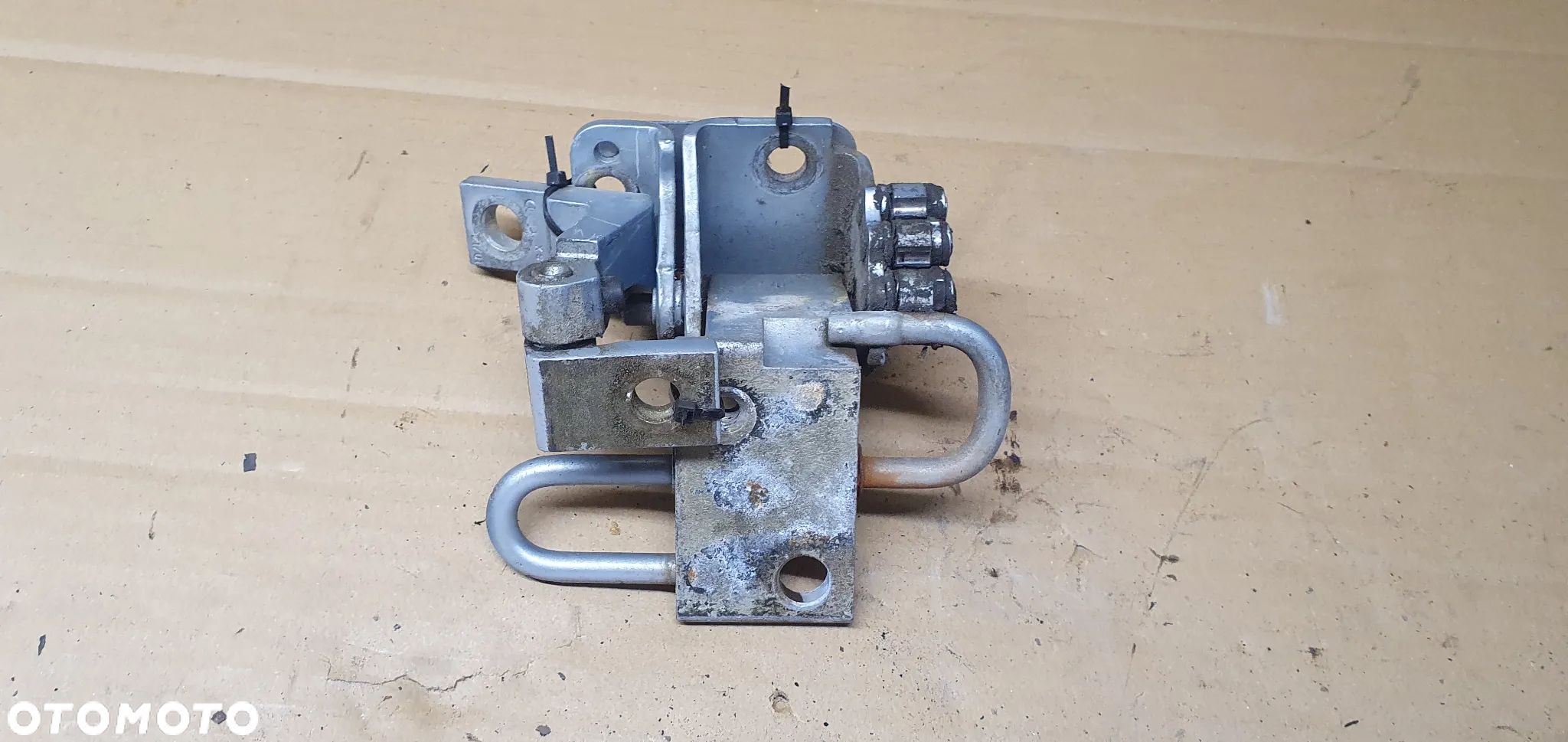 Zawias zawiasy drzwi prawy przód para Audi A4 B6 8E0831412 - 1